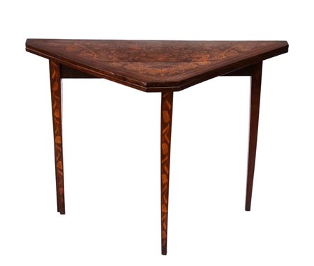  
Tavolo da gioco olandese intarsiato XIX secolo
 Altezza x larghezza x profondità: 75 x 105 x 52 cm