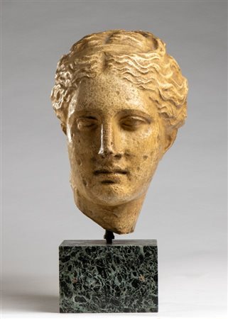  
Scultura italiana raffigurante Igea   XX secolo
 Altezza x larghezza x profondità: 40 x 15 x 25 cm