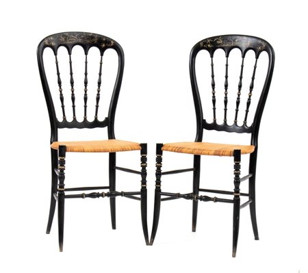  
Coppia di sedie francesi a chinoiserie Inizio XX secolo
 Altezza x larghezza x profondità: 91 x 41 x 35 cm