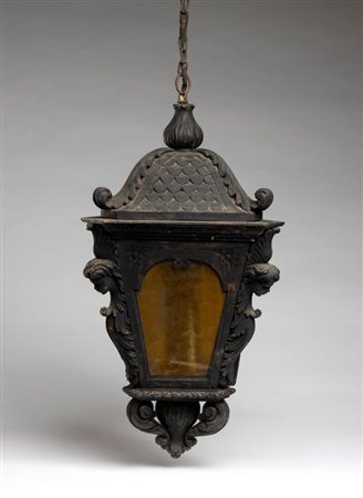  
Lanterna Italiana in legno  fine XIX secolo
 Altezza x  diametro: 55 x 30 cm