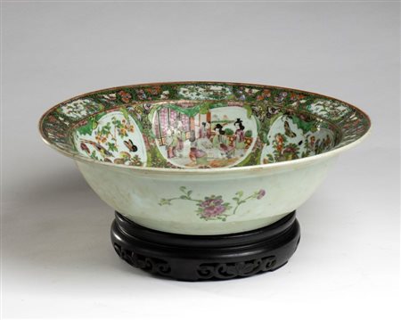  
Ciotola cinese famiglia rosa Dinastia Qing, fine XIX, inizio  XX secolo
 Altezza x diametro: 17 x 41 cm