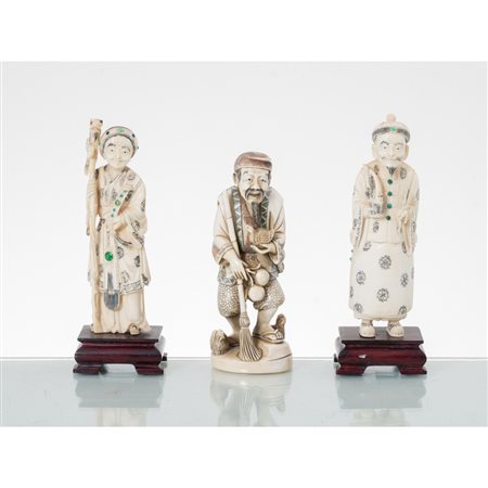 MANIFATTURA ORIENTALE DEL XIX SECOLO, Tre sculture