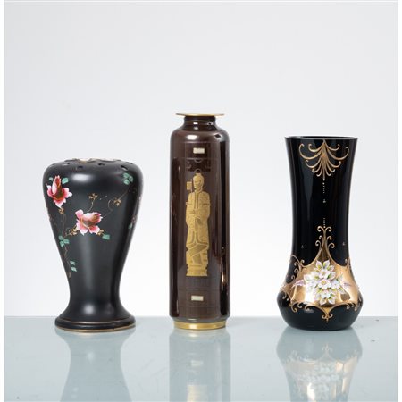 MANIFATTURA EUROPEA DEL XX SECOLO, Fioriera e tre vasi