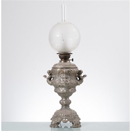 MANIFATTURA ITALIANA DEL XIX SECOLO, Lume a petrolio