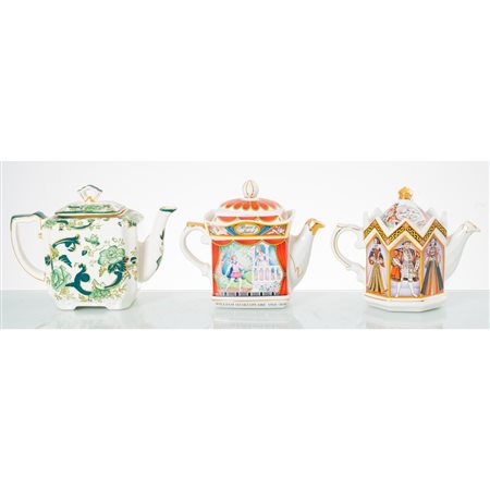 MANIFATTURA INGLESE DEL XX SECOLO, Tre teiere