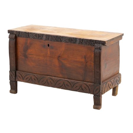 MANIFATTURA SICILIANA DEL XVIII SECOLO, Piccola cassapanca