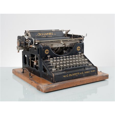 MANIFATTURA ITALIANA DEL XX SECOLO, Macchina da scrivere