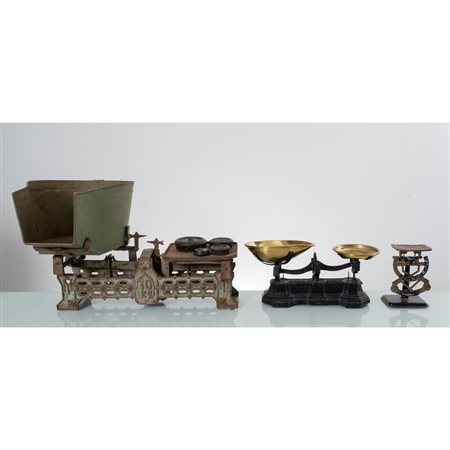 MANIFATTURA EUROPEA DEL XIX/XX SECOLO, Cinque bilance