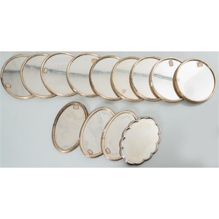 TREDICI VASSOI in metallo