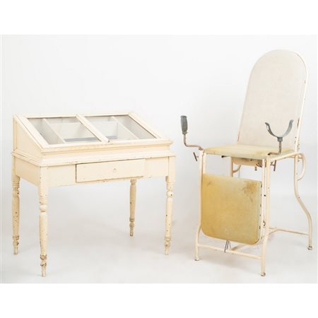 MANIFATTURA SICILIANA DEI PRIMI DEL '900, Studio medico