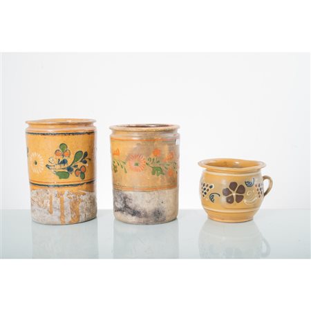 MAN. EUROPEA PRIMI DEL '900, Due contenitori e vaso da notte