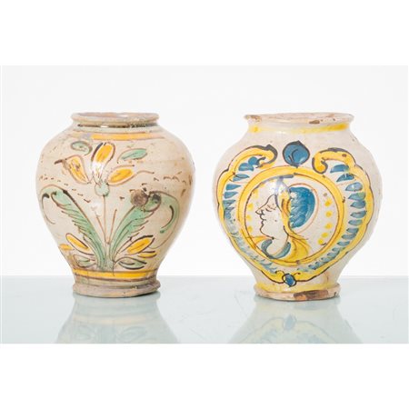 MANIFATTURA DI CALTAGIRONE DEL XIX SECOLO, Due piccole bocce