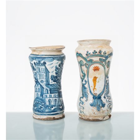 MANIFATTURA ITALIANA DELLA FINE XVIII SECOLO, Due albarelli