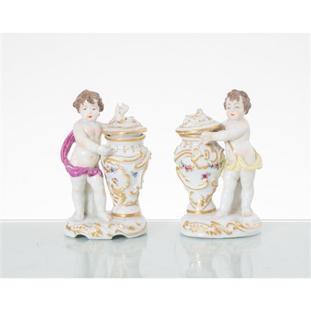 MANIFATTURA TEDESCA DEL XIX SECOLO, Coppia di sculture