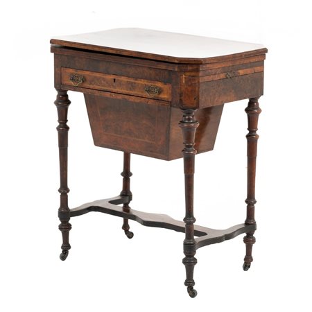 MANIFATTURA INGLESE DEL XIX SECOLO, Tavolino