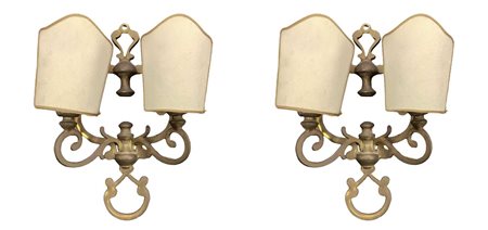 Coppia di applique in metallo dorato a due luci, 20° secolo