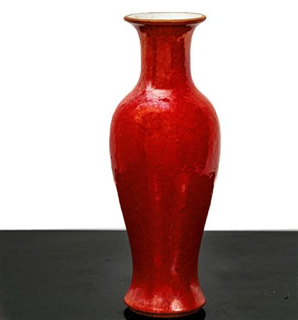 Vaso in smalto rosso, Qing , dinastia 19° secolo