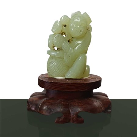 Guanin in giada verde intagliata, 19° secolo