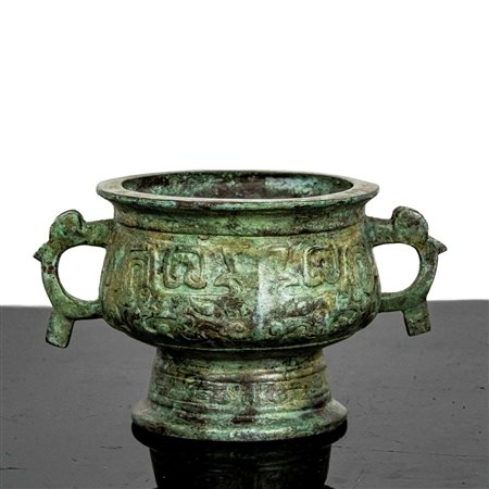 Bruciatore di incenso in rame con decori a rilievo