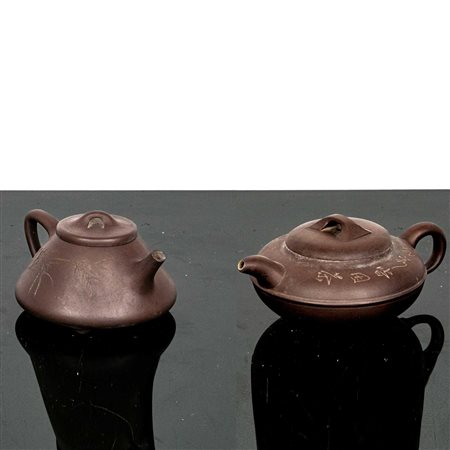 Coppia di teiere con iscrizioni, 19°/20° secolo