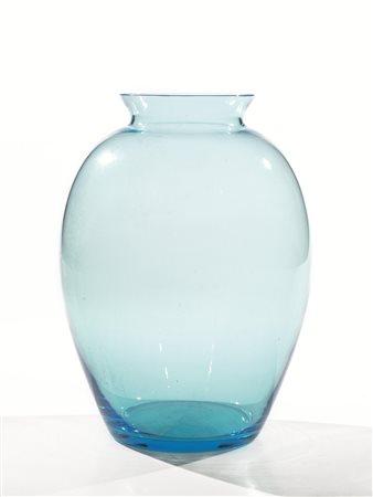 Carlo Moretti Murano VASO vetro azzurro, alt. cm 25. Firma alla base &nbsp;