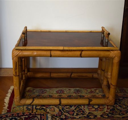 Tavolino vassoio in bambù e vetro cm 67x43x51 Il lotto si trova a Firenze. Il...