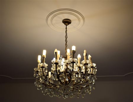 Grande lampadario in bronzo pendenti in cristallo sfaccettato a dodici luci H...