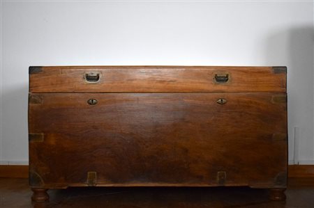 Cassa in legno dolce cm 52x105x56 Il lotto si trova a Firenze. Il ritiro e...