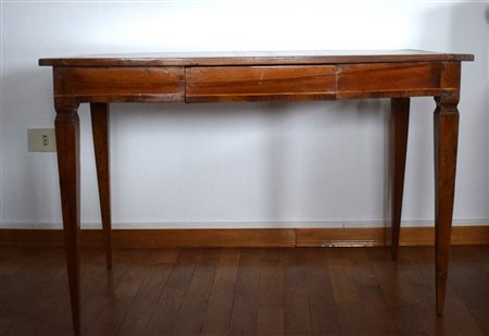 Tavolo da appoggio in noce Fine XIX secolo - Inizio XX secolo piano...