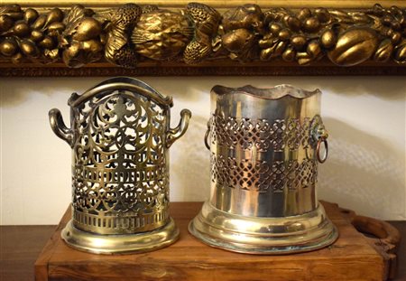 Due portabottiglie in Sheffield H cm 15 Il lotto si trova a Firenze. Il...