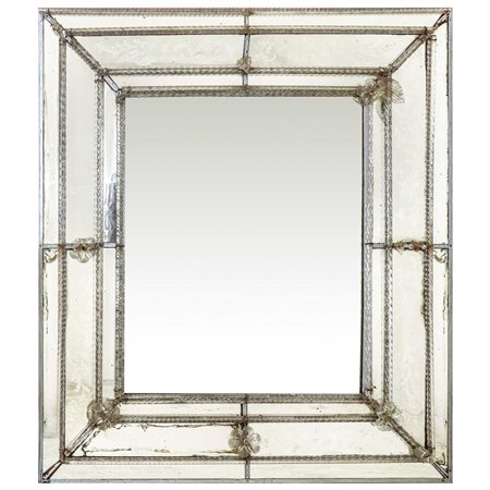 Specchiera in vetro di Murano con cornice bulinata, a motivi floreali, con mancanza e piccole rotture