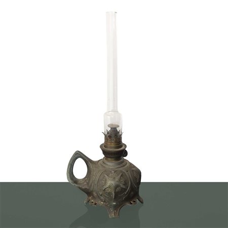 Lume a petrolio in stile liberty