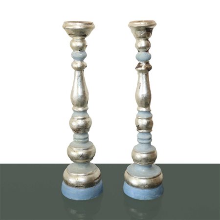 Coppia di candelieri in legno laccato e argentato, Sicily, 19° secolo