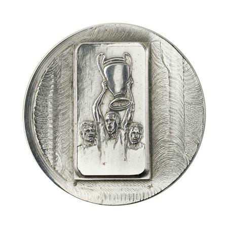  
P Giocatori Che Alzano La Coppa 48 x 50 mm 
 