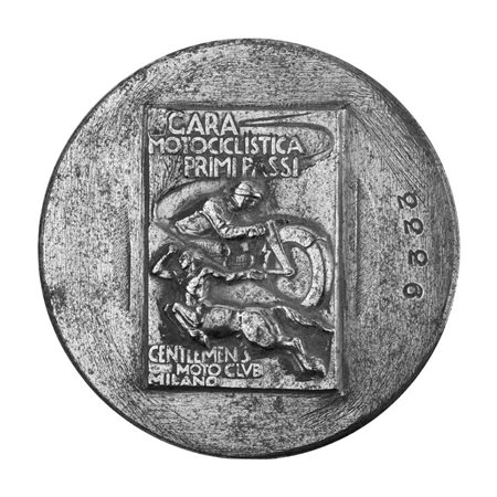  
P Gara Motociclisdtica Primi Passi Gentlemans Moto Club Milano. 58 x 29 mm 
 