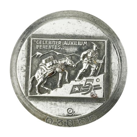  
P Celeriter Auxilium Ferentes 46 x 40 mm 
 