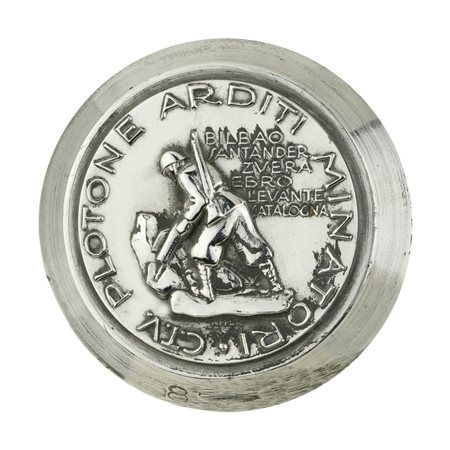  
P Plotone Arditi Minatori C.T.V. Bilbao Santander Zuera Ebro Levante Catalogna. 45 x 43 mm 
 