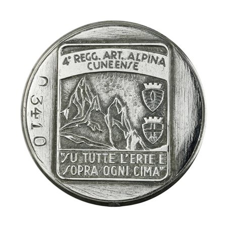 
P 4° Regg. Art. Alpina Cuneense "Su Tutte L'Erte E Sopra Ogni Cima" 47 x 39 mm 
 