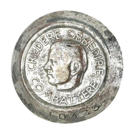  
P Profilo Credere Obbedire Combattere Lorioli 46 x 39 mm 
 