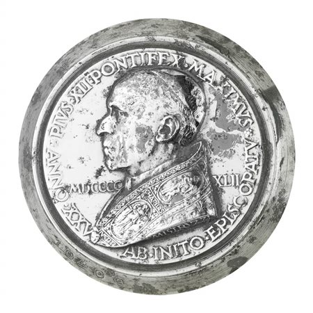  
P Pius XII Pontifex Maximus Anno XXV Ab Inito Episcopatu MDCCXlII Charitas Iustitia 76 x 56 mm 
 