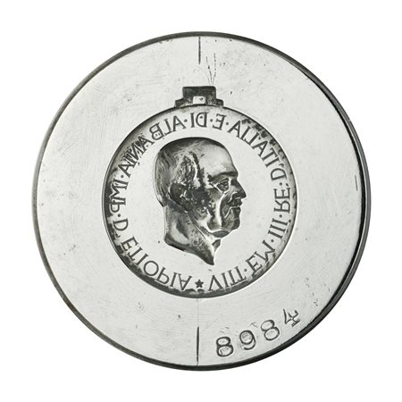  
N Vitt.Em.III.Re.D'Italia.E.Di.Albania.Imp.D'Etiopia. 57 x 45 mm 
 