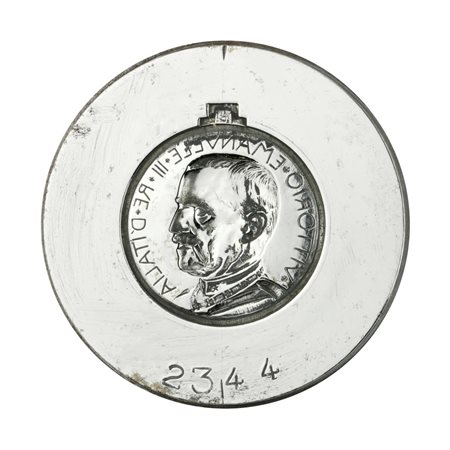  
N Vittorio Emanuele III Re D'Italia 52 x 43 mm 
 