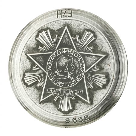  
P Wolfango Amedeo Mozart Or.Di.Milano R.L. In Me E' La Luce 62 x 34 mm 
 