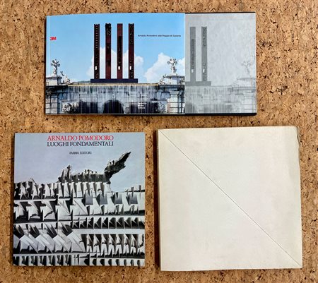 CATALOGHI AUTOGRAFATI (ARNALDO POMODORO) - Lotto unico di 3 cataloghi