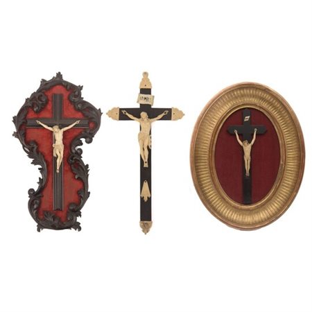  
Tre crocifissi XIX secolo
 41 x 20; 40 x 22; 65 x 52 cm;