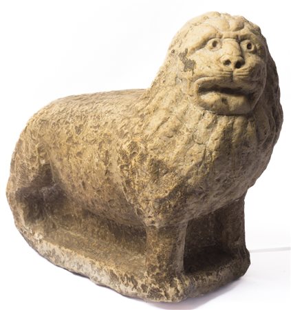  
Leone Assiso Italia, XIV secolo
 34 x 36 x 18 cm