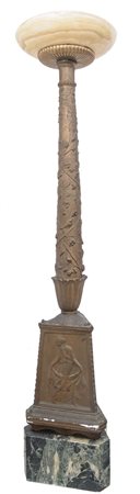 Giulio Aristide Sartorio (attribuito a) (1860 - 1932) 
Lume da terra 
gesso a patina dorata 245 x 50 x 55 cm