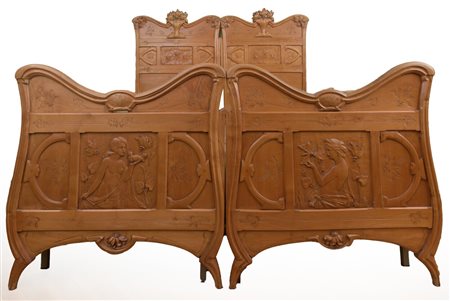  
Officine Pietro Savio - Coppia di letti singoli anni '30 del  XX secolo
legno di acero 