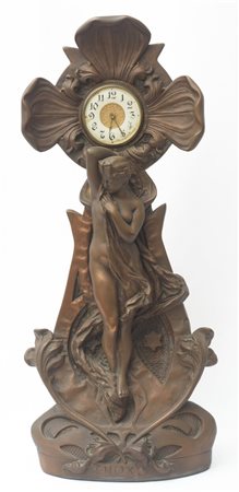  
Orologio da tavolo anni '10 del XX secolo
lamina di rame 59 x 25 x 12 cm