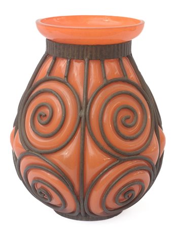 Louis Majorelle (1859 - 1926) 
Vaso per Daum Nancy France 
vetro soffiato e ferro battuto 29 x 21 cm